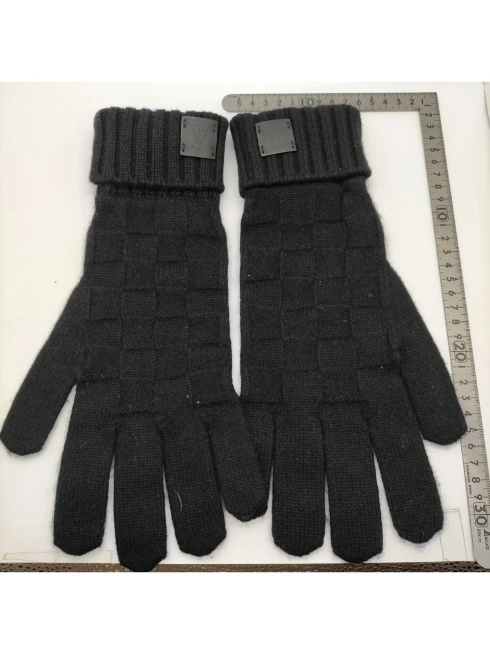 $1195 Authentic LOUIS VUITTON Made in SCOTLAND Womens 100% CASHMERE Black Gloves